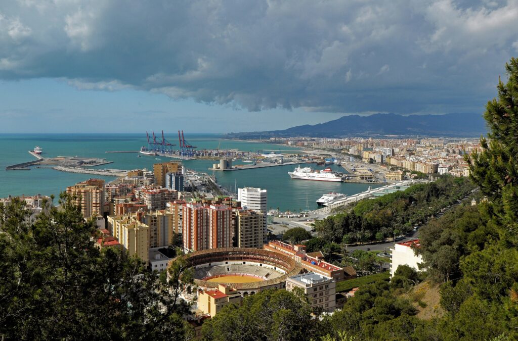 Vista panorámica de Málaga desde el Castillo de Gibralfaro para artículo sobre inteligencia artificial y automatización empresarial