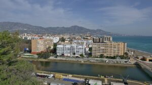 Vista de la costa de Fuengirola desde el castillo Sohail