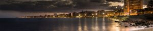 Panorámica urbana y litoral de Fuengirola en la Costa del Sol